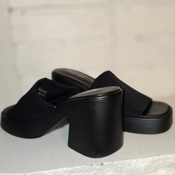 Sandals - Picture 3 of 4